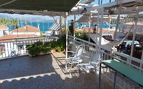 Nikos Rooms And Studios